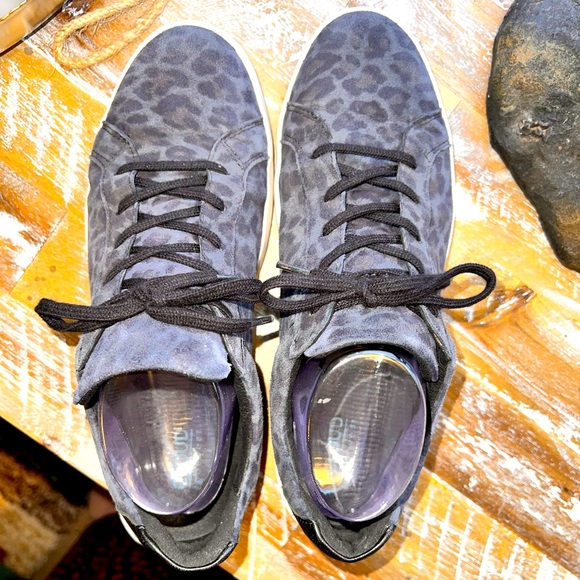 CLOUD Footwear size 40 leather gray cheetah print sneakers good used condition - Picture 15 of 16